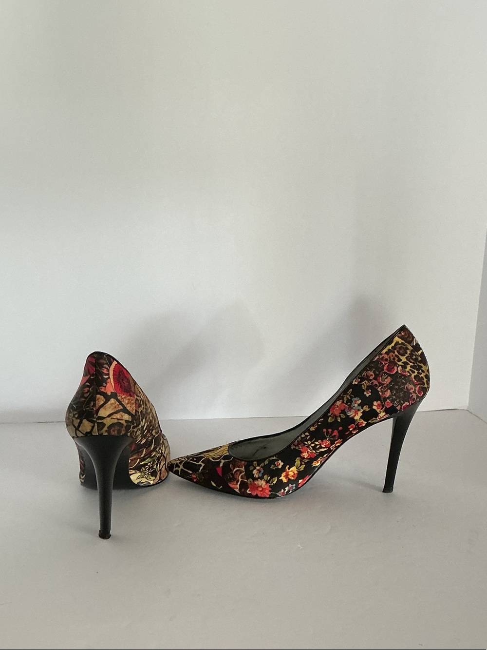🌟🌟GUESS 🌟🌟. Floral Pumps